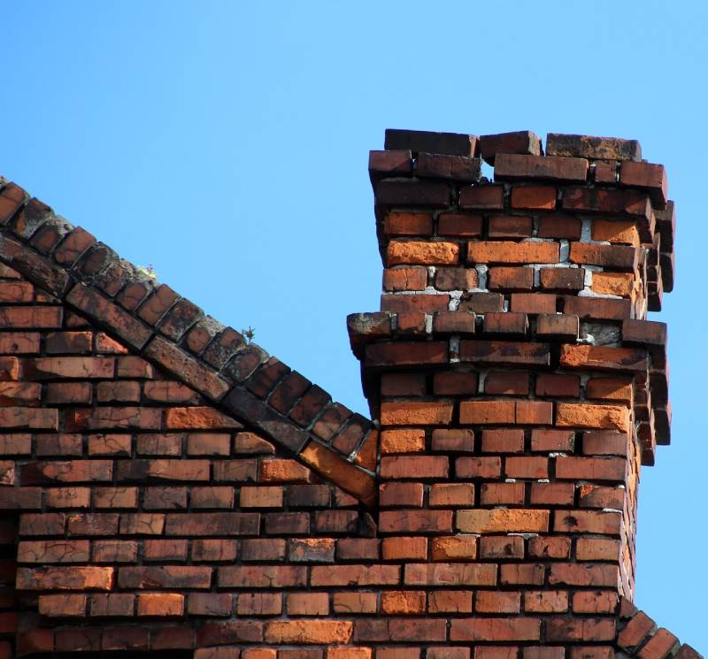 Signs Your Coral Gables Home Needs a Chimney Inspection Damaged chimney on an Coral Gables home showing cracks and missing mortar